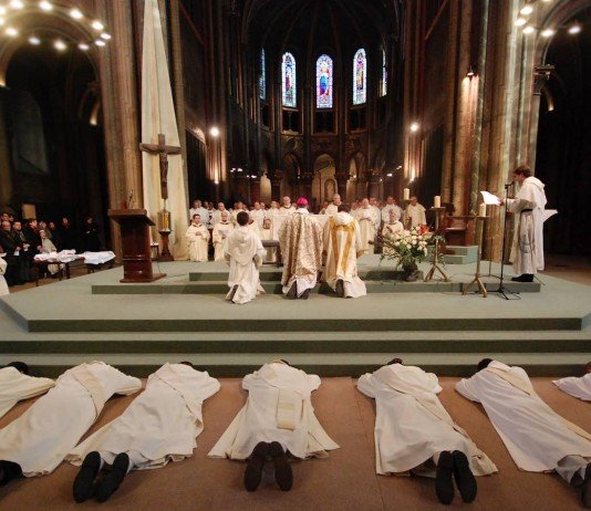 Bolehkah Mazmur Tanggapan digantikan dengan Lagu Rohani?