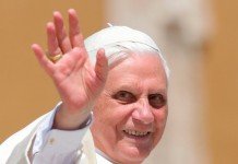 Aku pergi, tetapi kamu harus tetap riang gembira