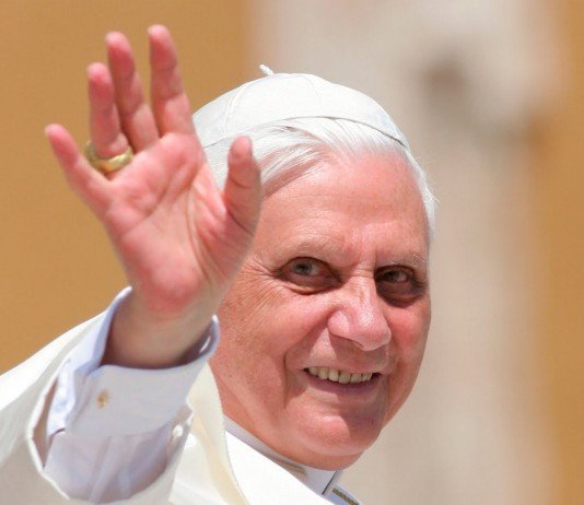 Aku pergi, tetapi kamu harus tetap riang gembira