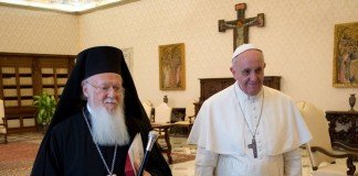 Paus Fransiskus Serukan Persahabatan Antaragama