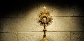 Sejarah Adorasi Sakramen Mahakudus