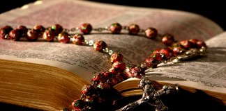 Apakah ayat Kel 22:16 bisa mendukung poligami? sumber gambar: https://www.flickr.com/photos/rogersmith/2412096496/