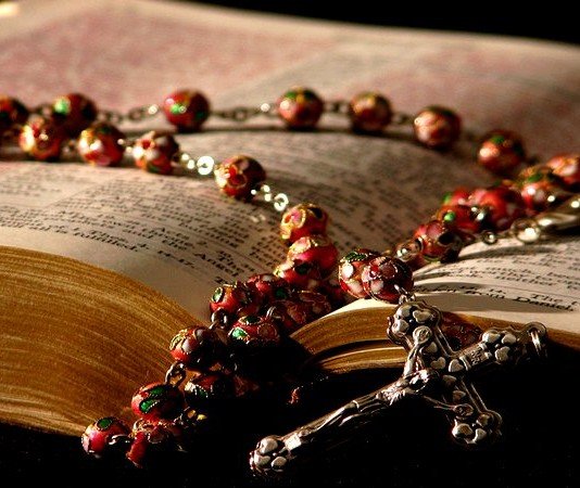 Apakah ayat Kel 22:16 bisa mendukung poligami? sumber gambar: https://www.flickr.com/photos/rogersmith/2412096496/