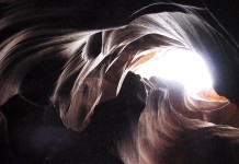 Berjaga menantikan Tuhan Sumber gambar: http://christianitymalaysia.com/wp/word-week-forgiveness-sets-free/light-at-end-of-tunnel-a/