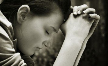 Mendoakan Firman Tuhan : Doa Mohon Pasangannya Menjadi Seiman