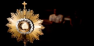 Kehadiran Kristus dalam Sakramen Mahakudus yang memberiku kedamaian